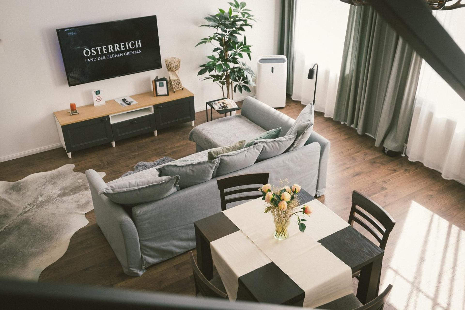 "Hunter'S Suite"- At The Heart Of Hartberg I Parking Exterior photo